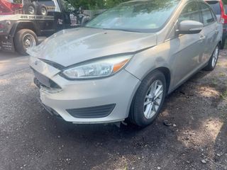 2015 Ford Focus SE - Exterior Front Left Corner Image